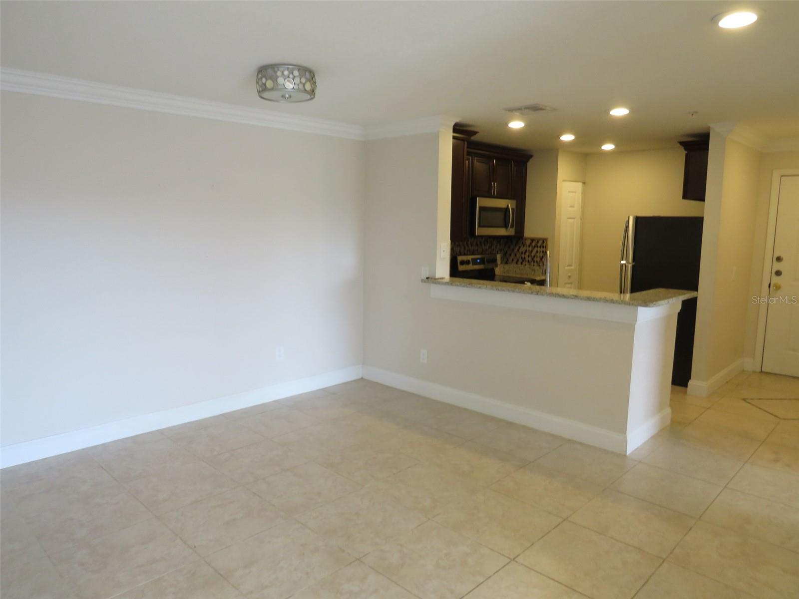 O6414612 Property Photo 6