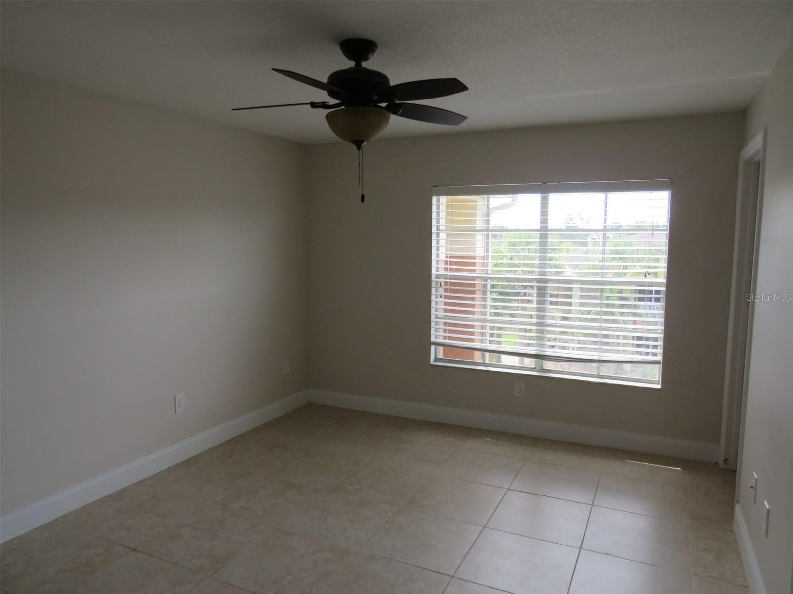 O6414612 Property Photo 10