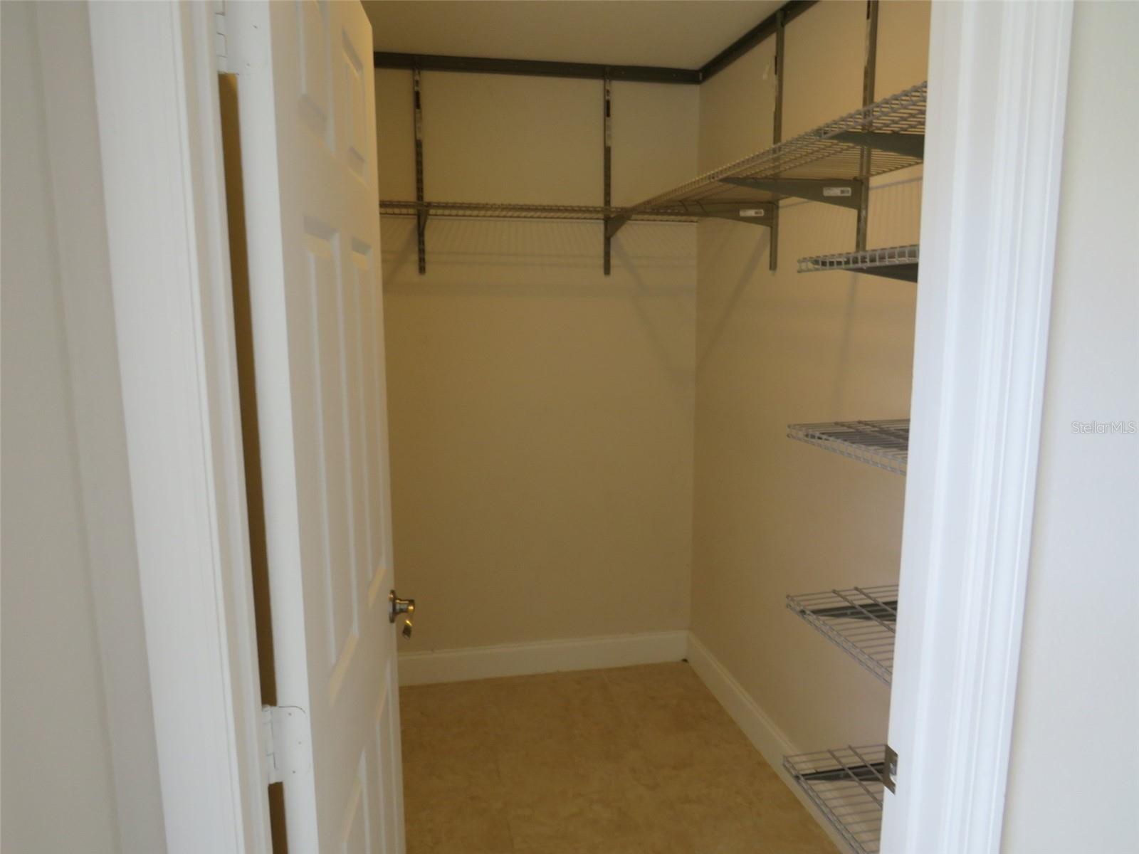 O6414612 Property Photo 13