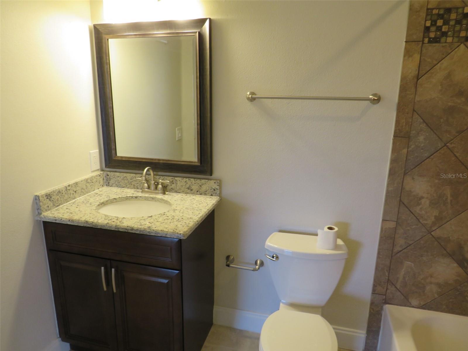 O6414612 Property Photo 15