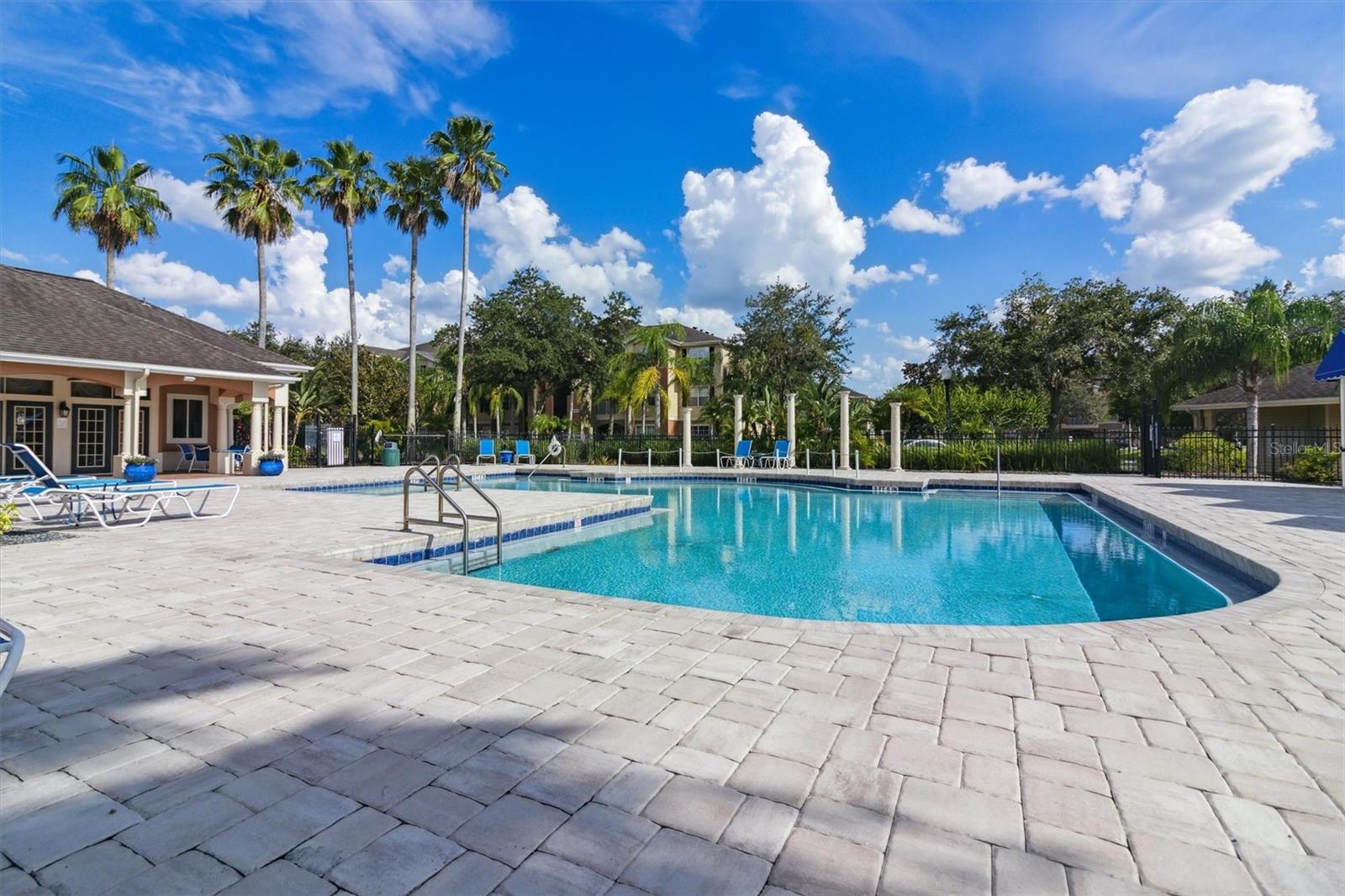O6414612 Property Photo 22