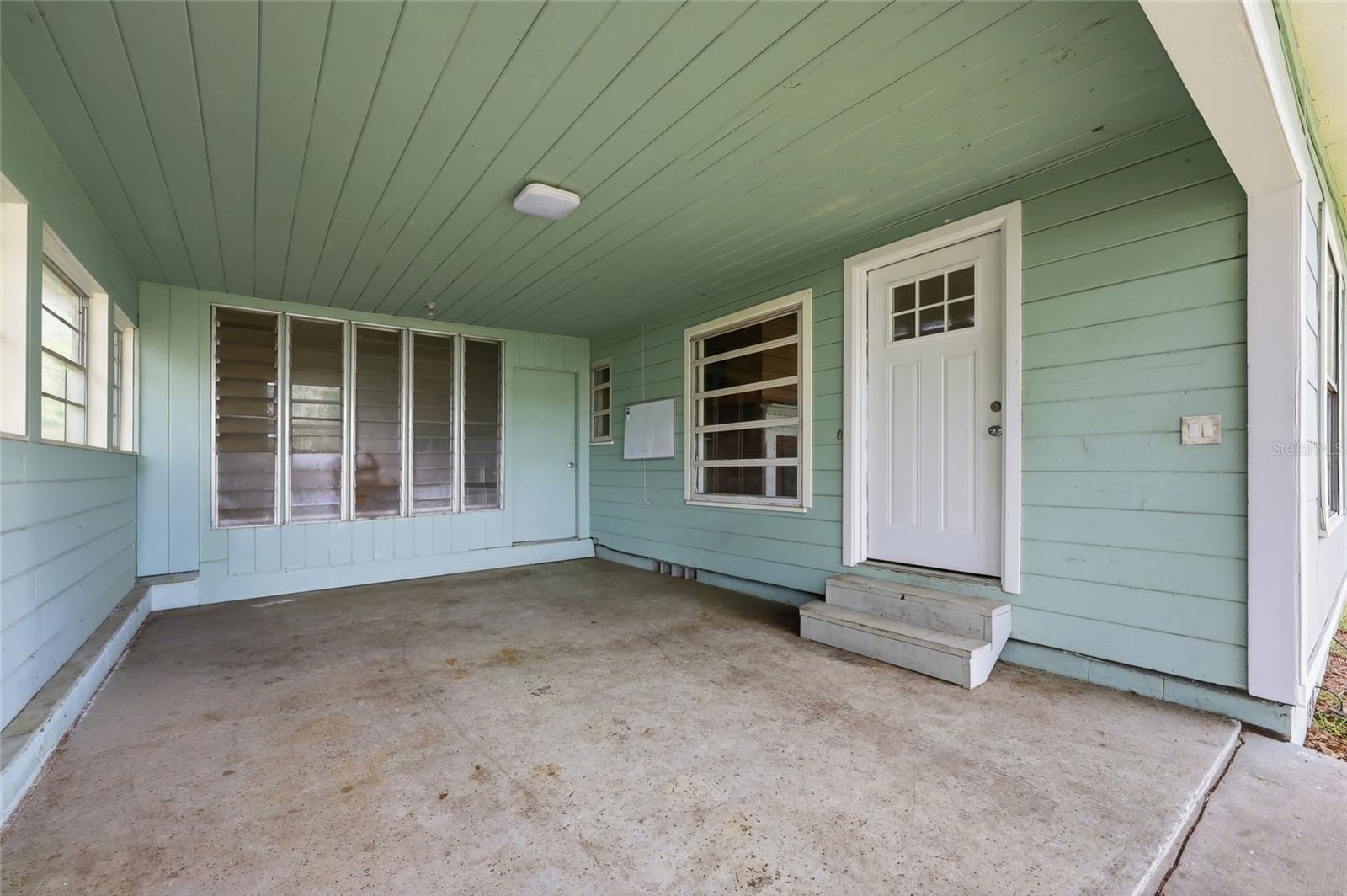 1881 Cottonwood St Property Photo 3