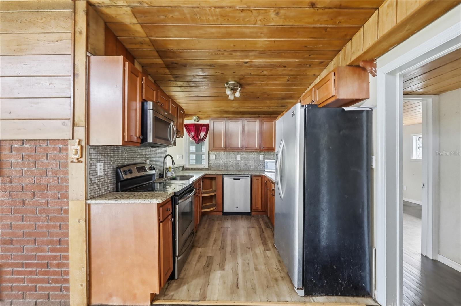 1881 Cottonwood St Property Photo 8