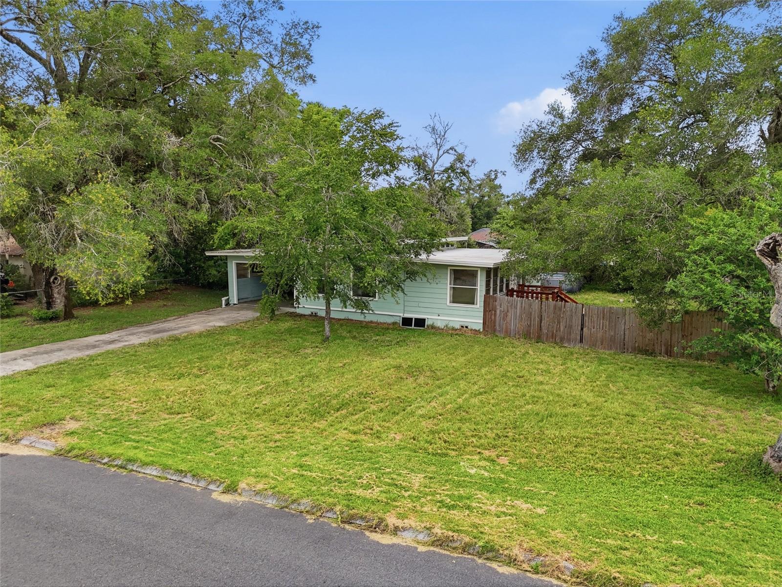 1881 Cottonwood St Property Photo 16