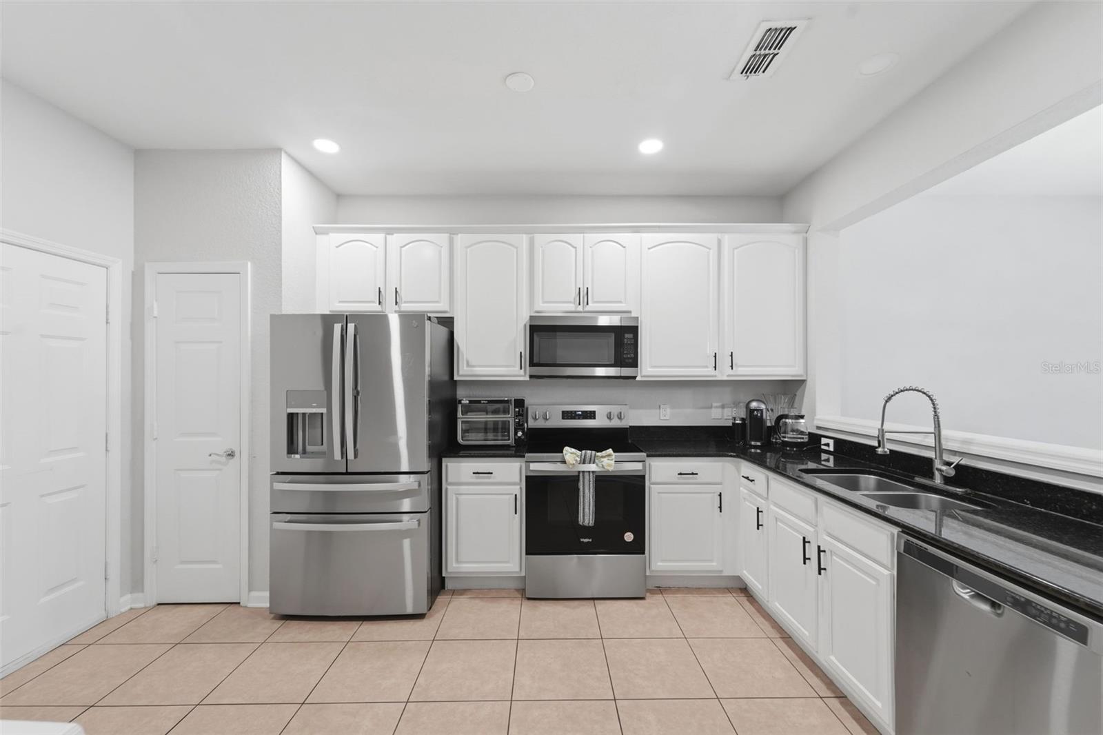 6843 Sperone St Property Photo 5
