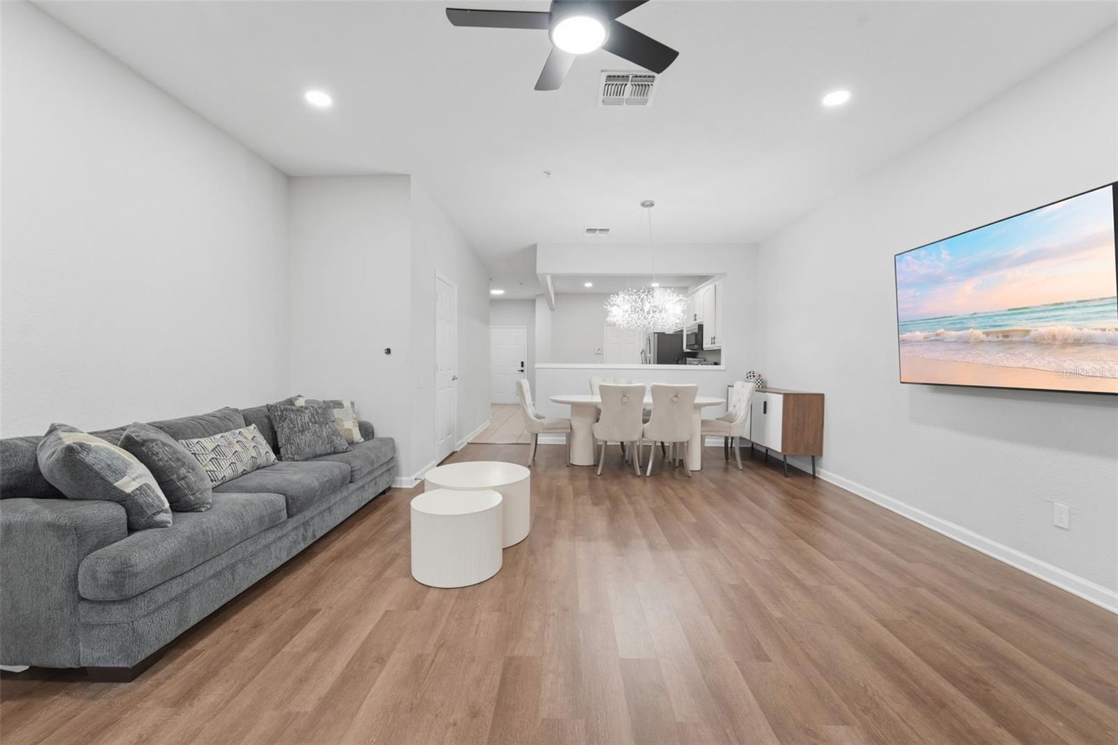 6843 Sperone St Property Photo 6