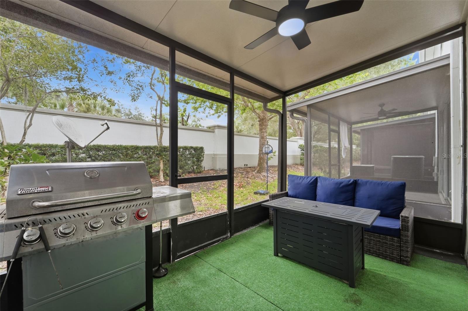 6843 Sperone St Property Photo 12