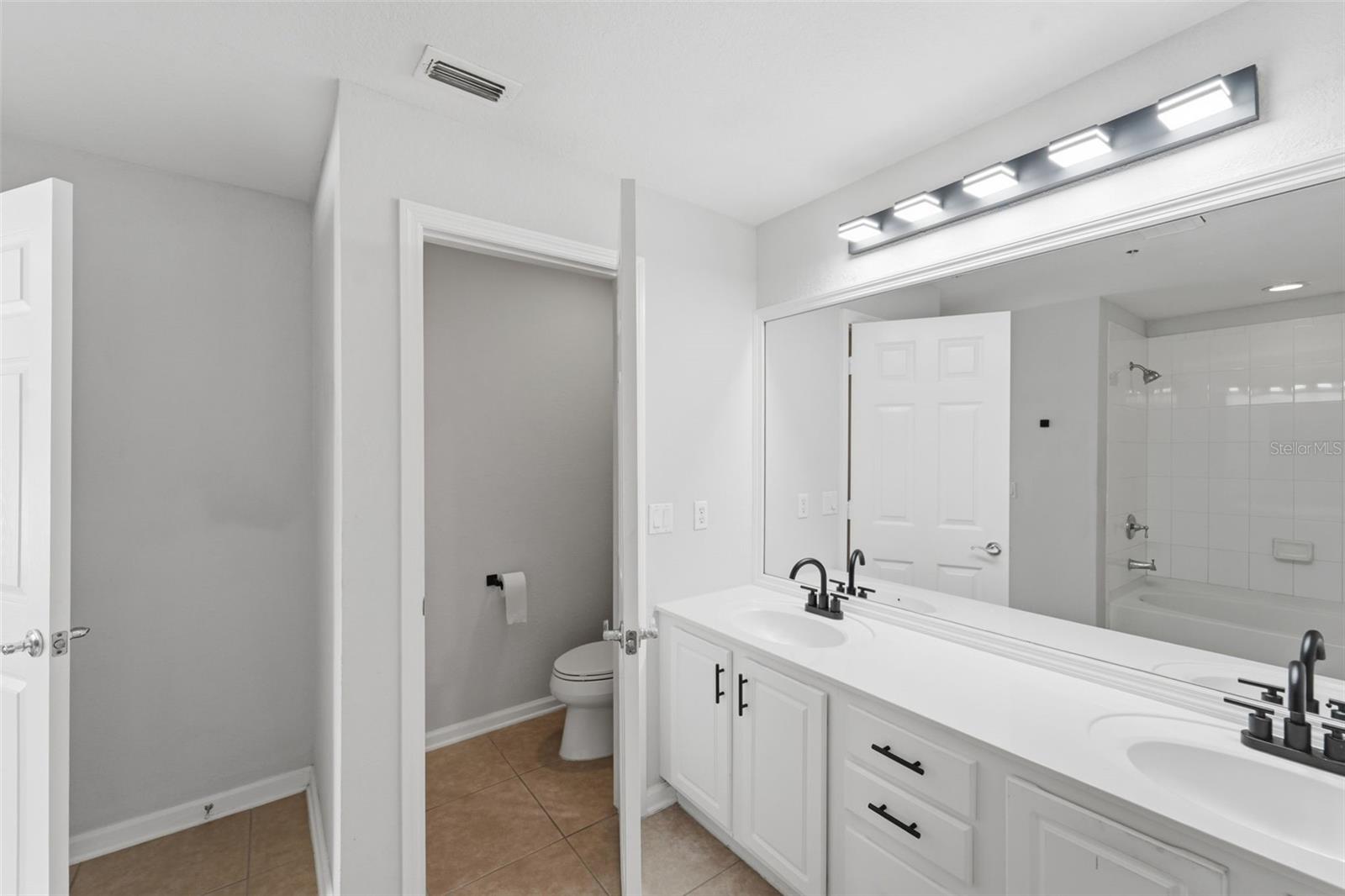 6843 Sperone St Property Photo 18