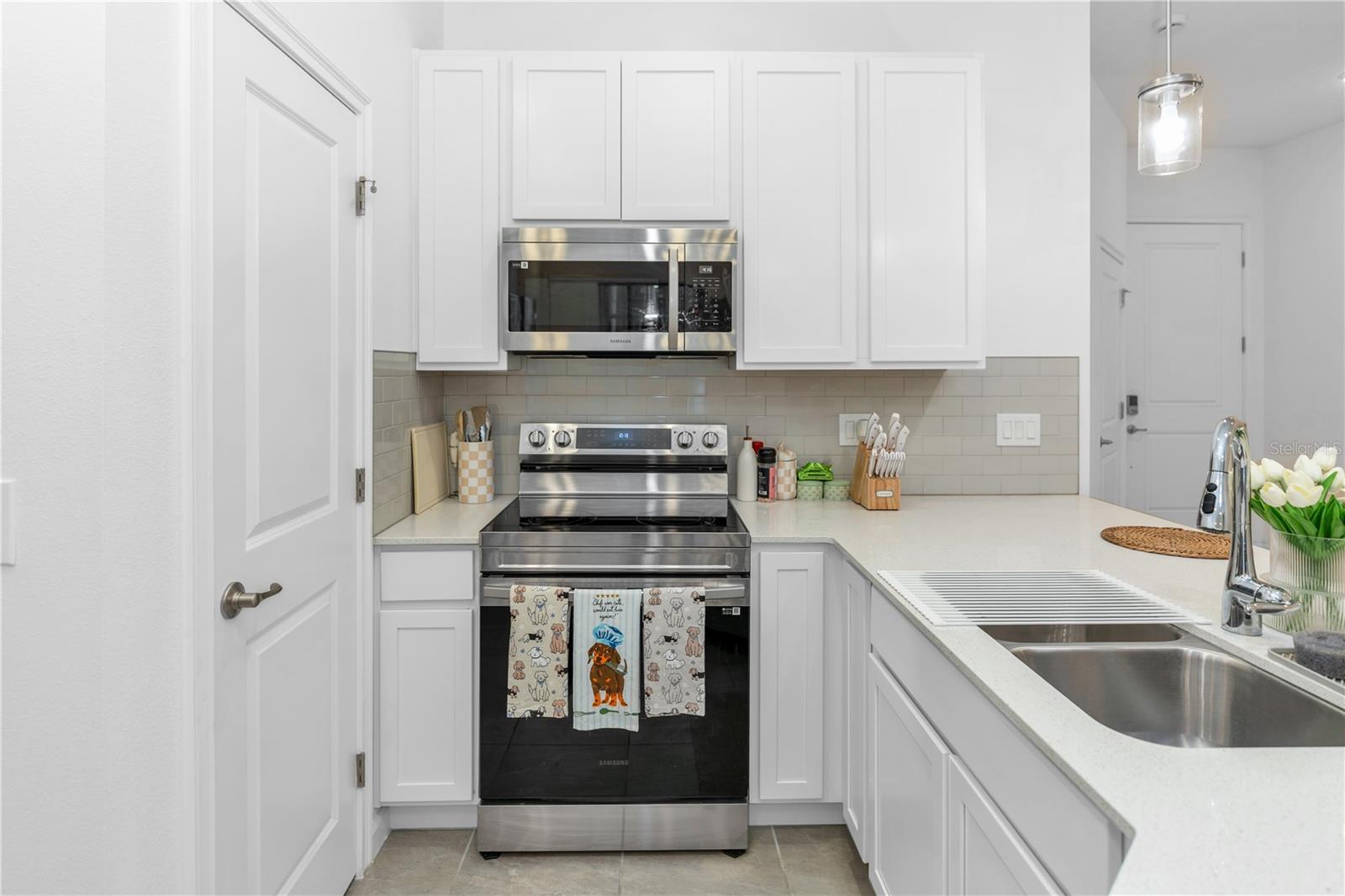 10340 Ebb Tide Ln Property Photo 5