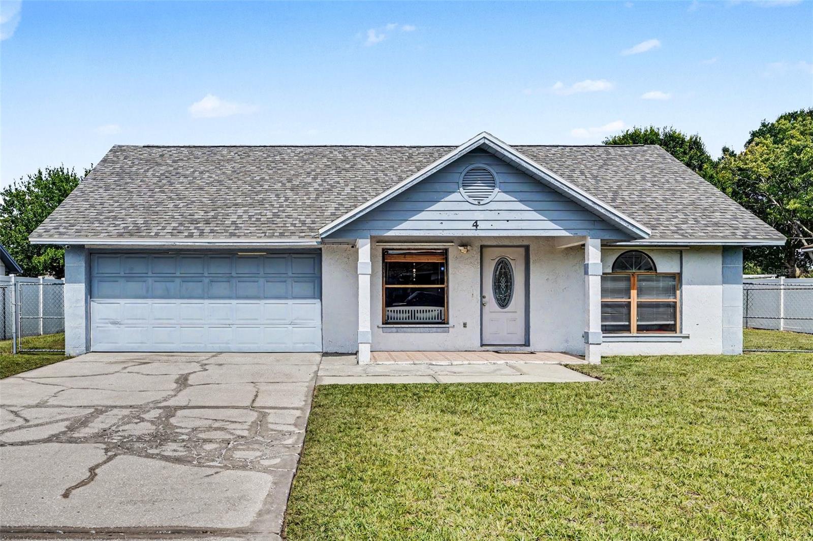 4 Carmona Way Property Photo 1