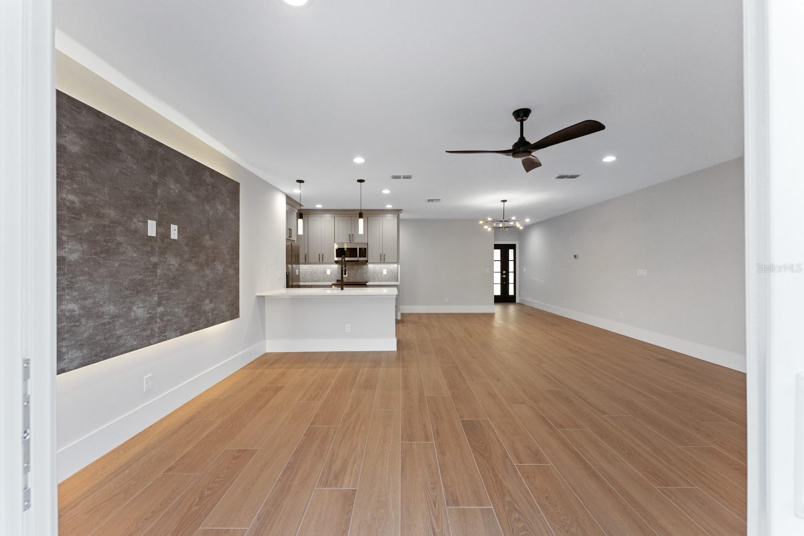 455 Riverview Ave Property Photo 17