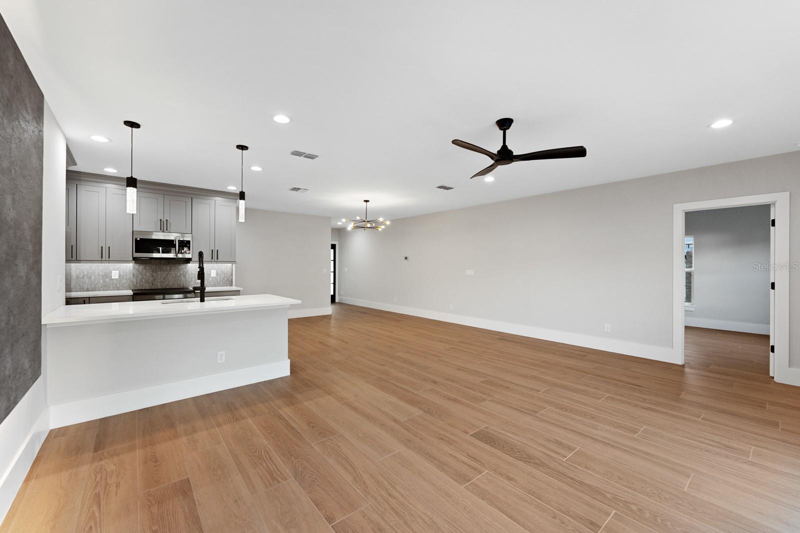 455 Riverview Ave Property Photo 23