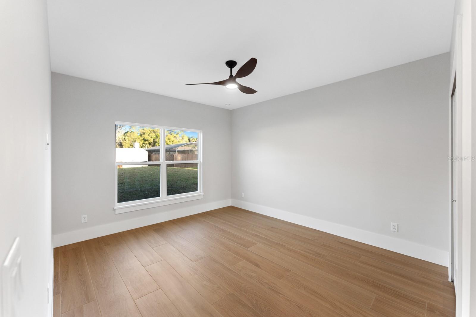 455 Riverview Ave Property Photo 37
