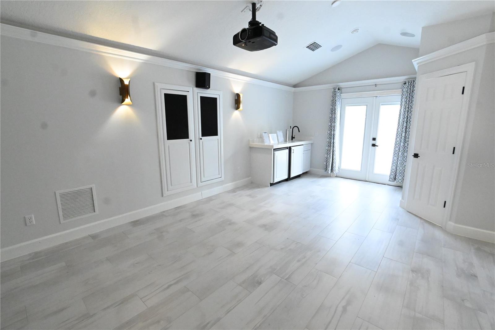 6119 Foxfield Ct Property Photo 9