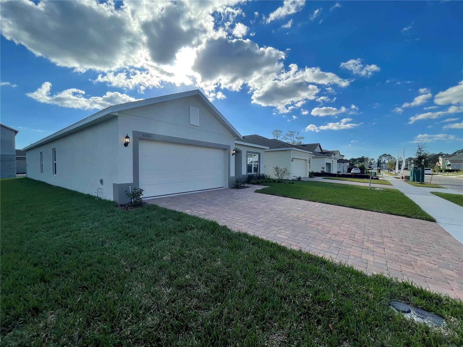5566 Sabal Dr Property Photo 2