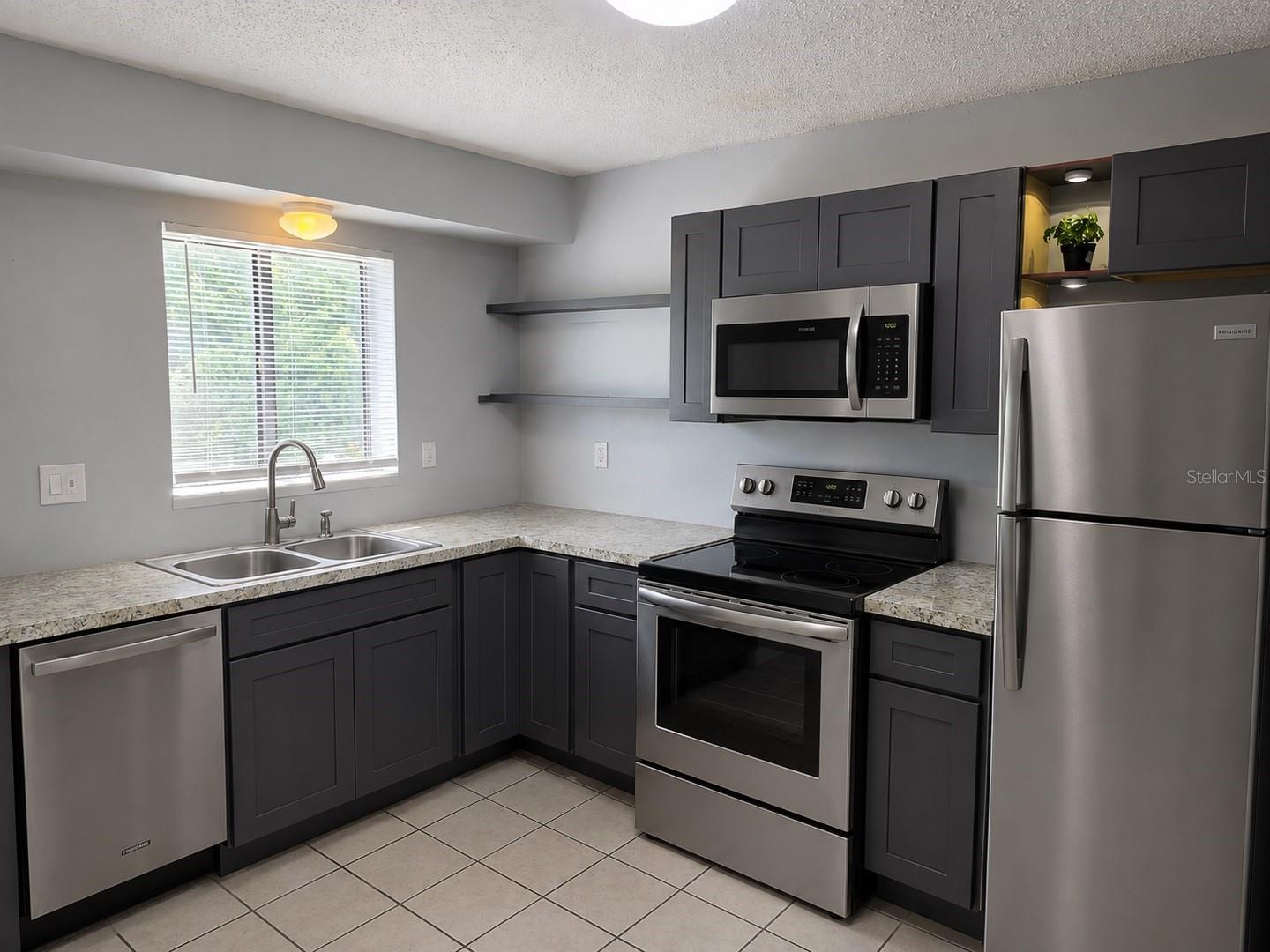 2526 S Oak Ave #a Property Photo 7