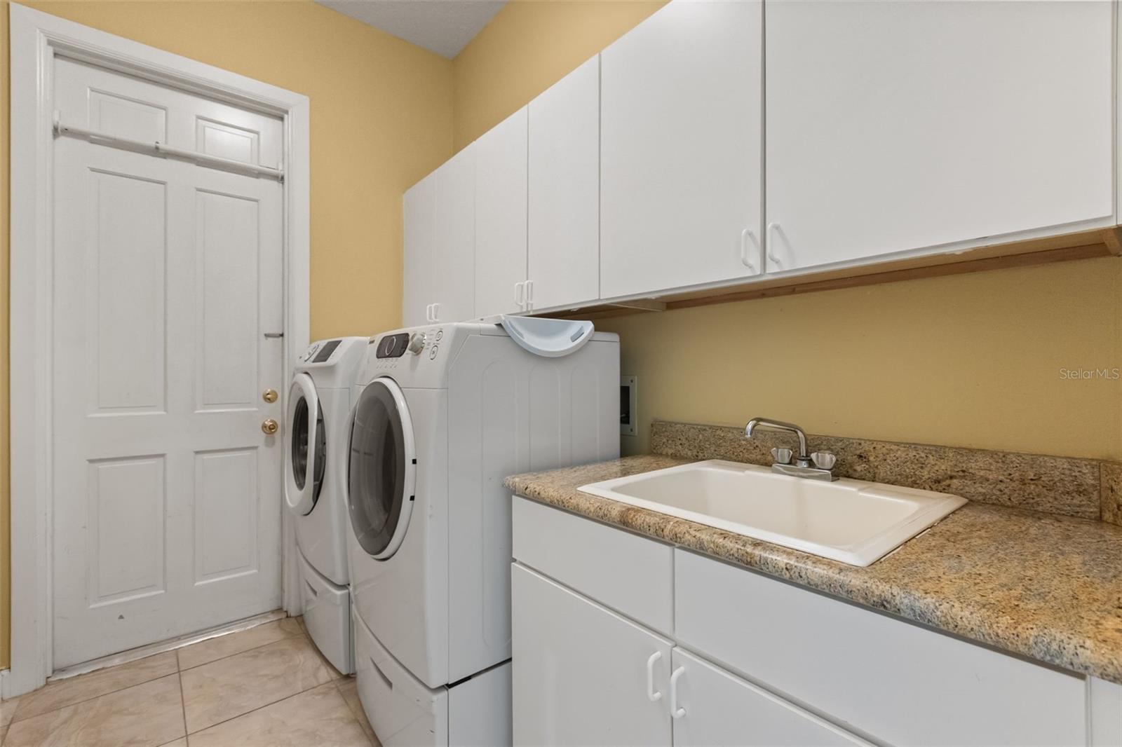 1521 Edgewater Dr Property Photo 21