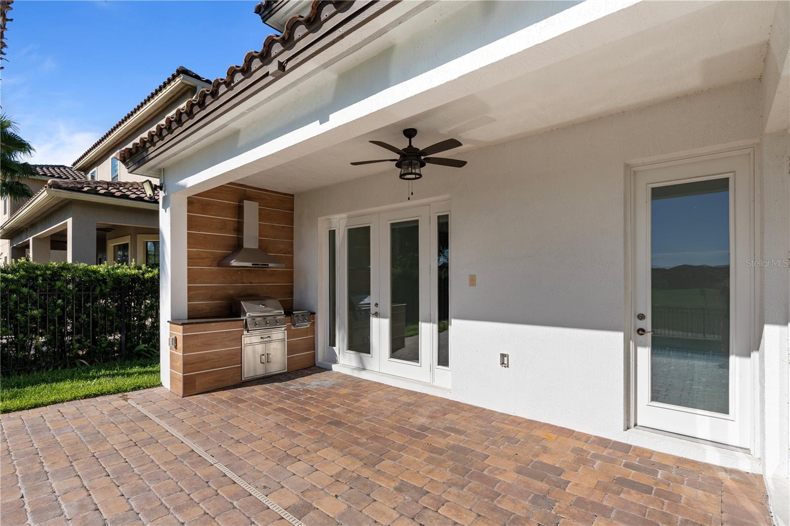 13019 Woodford St Property Photo 6