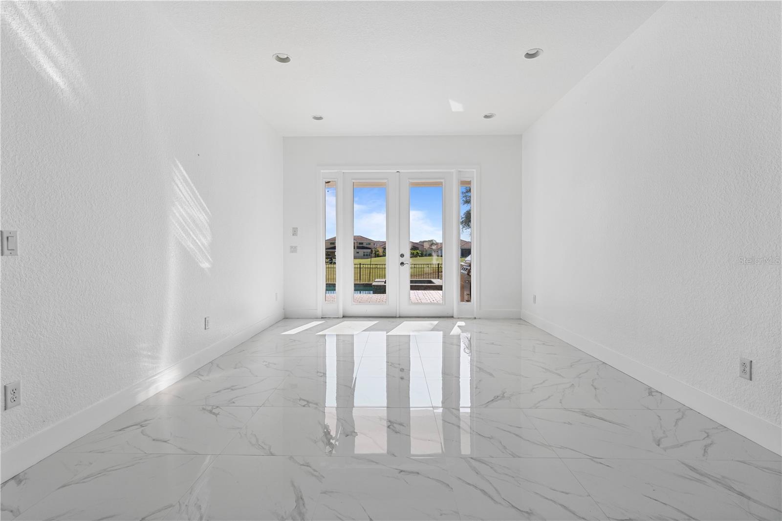 13019 Woodford St Property Photo 18