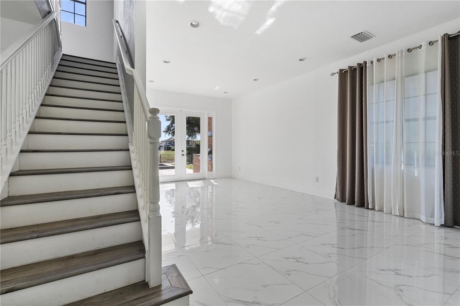 13019 Woodford St Property Photo 19