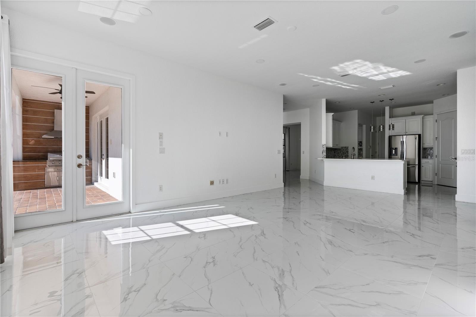 13019 Woodford St Property Photo 28