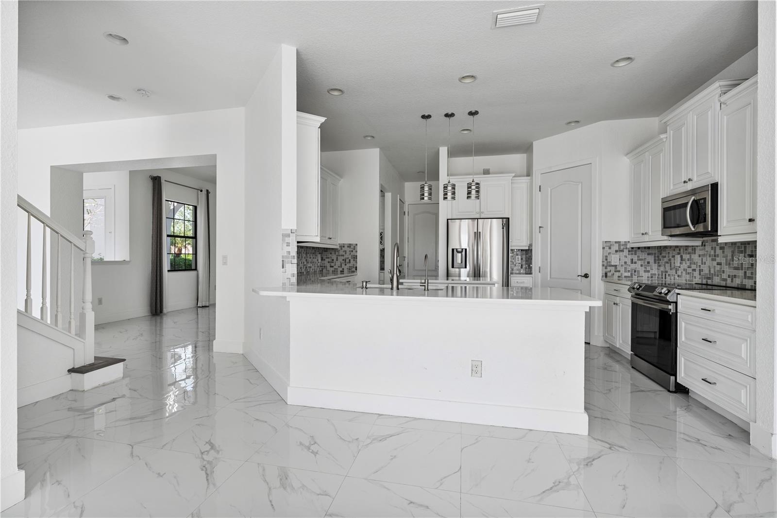 13019 Woodford St Property Photo 30