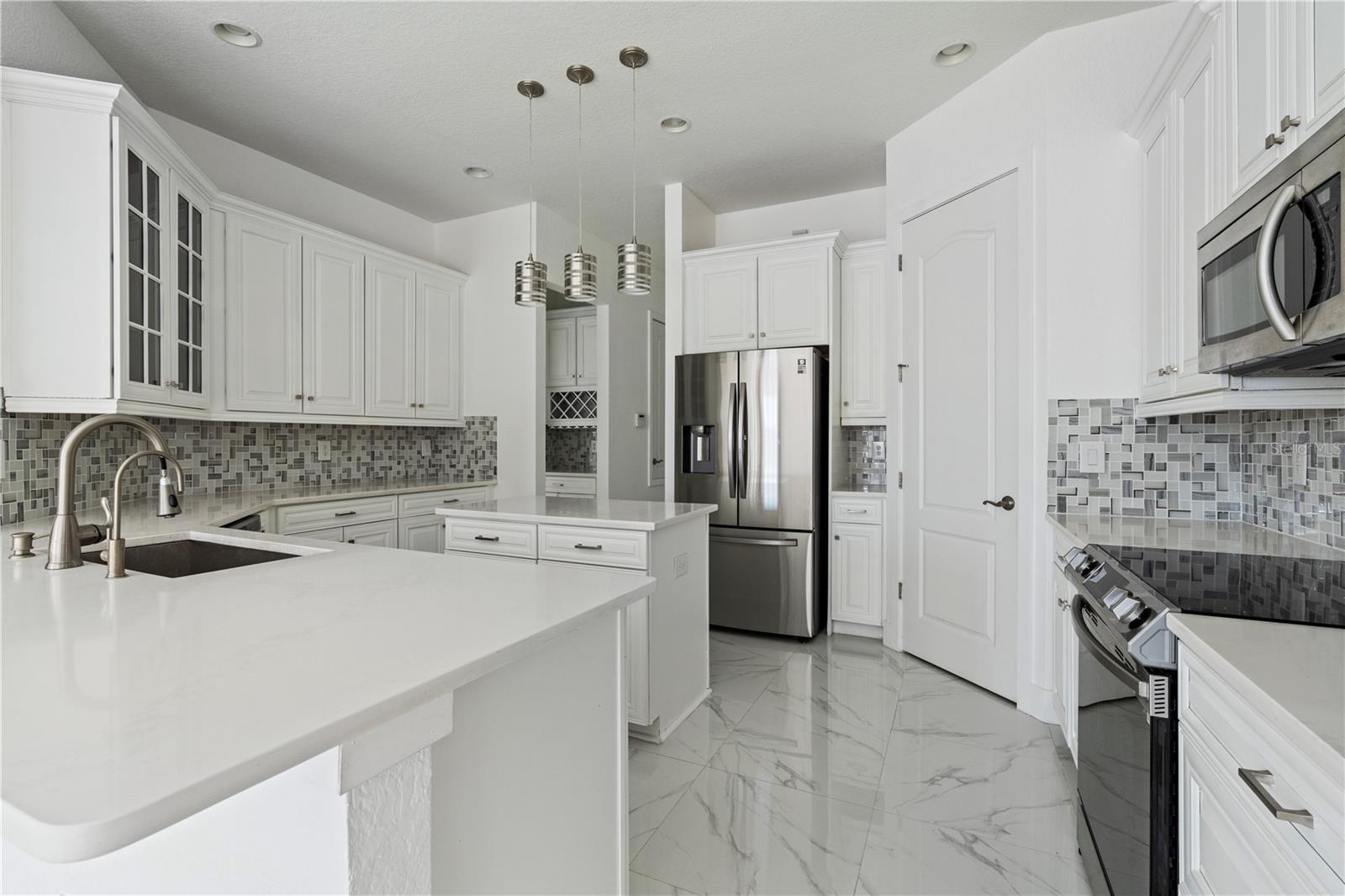 13019 Woodford St Property Photo 31