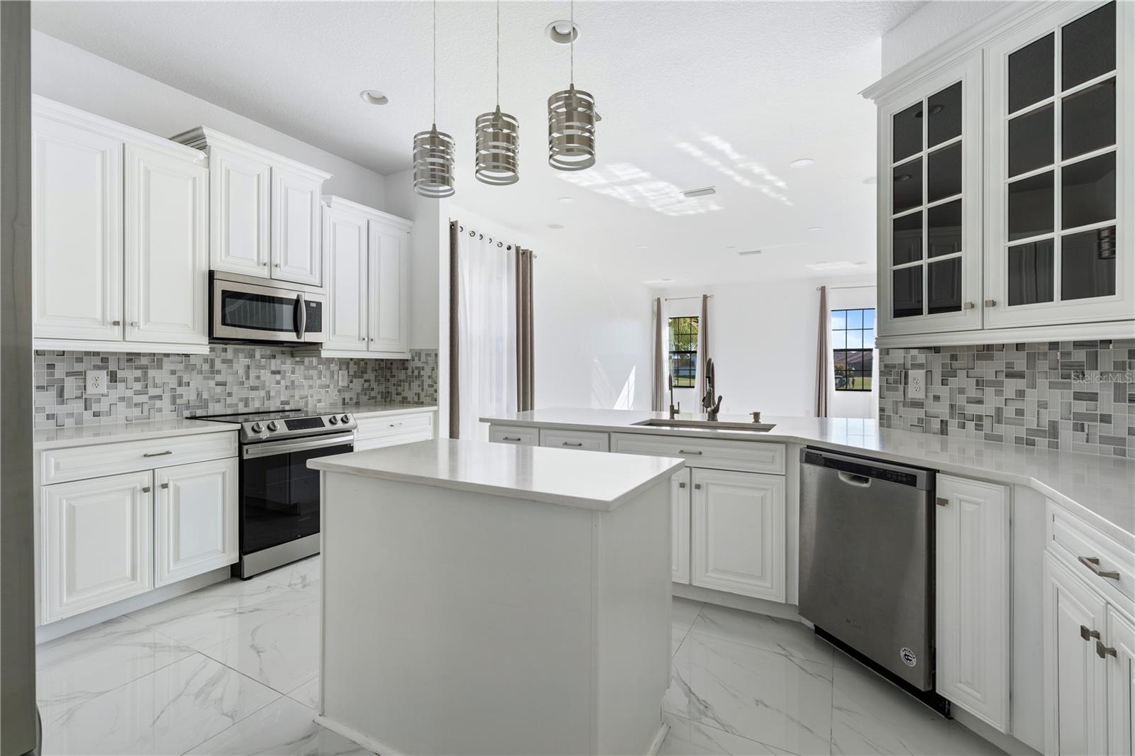 13019 Woodford St Property Photo 33