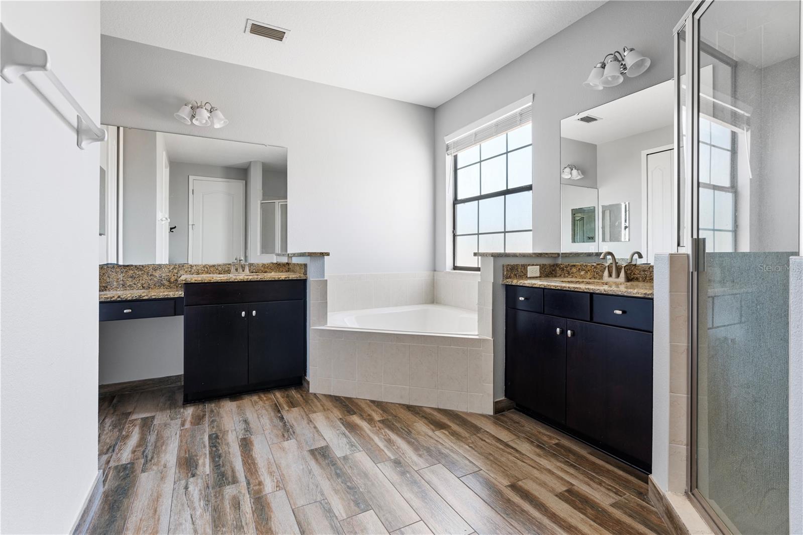 13019 Woodford St Property Photo 38