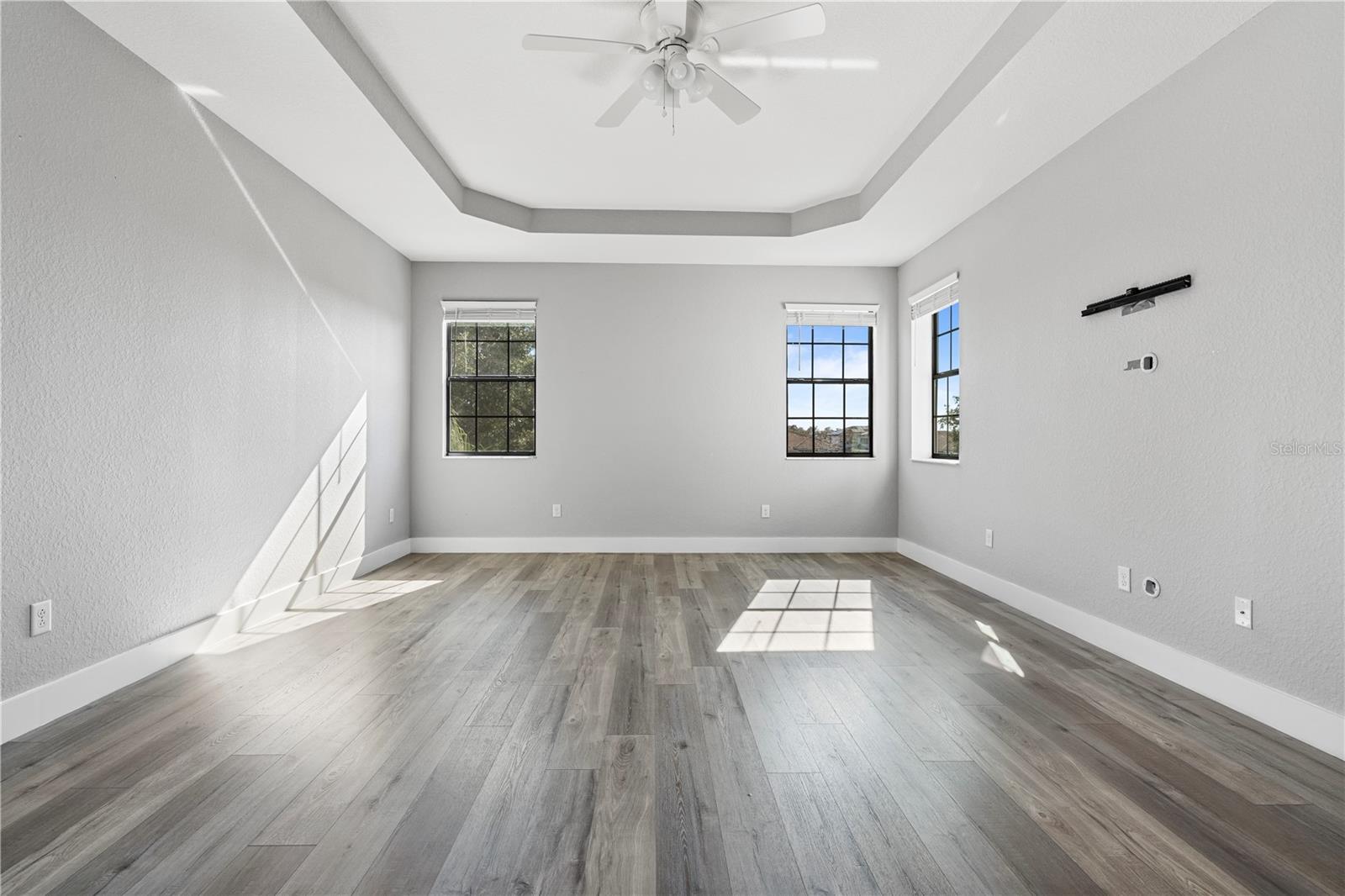 13019 Woodford St Property Photo 39