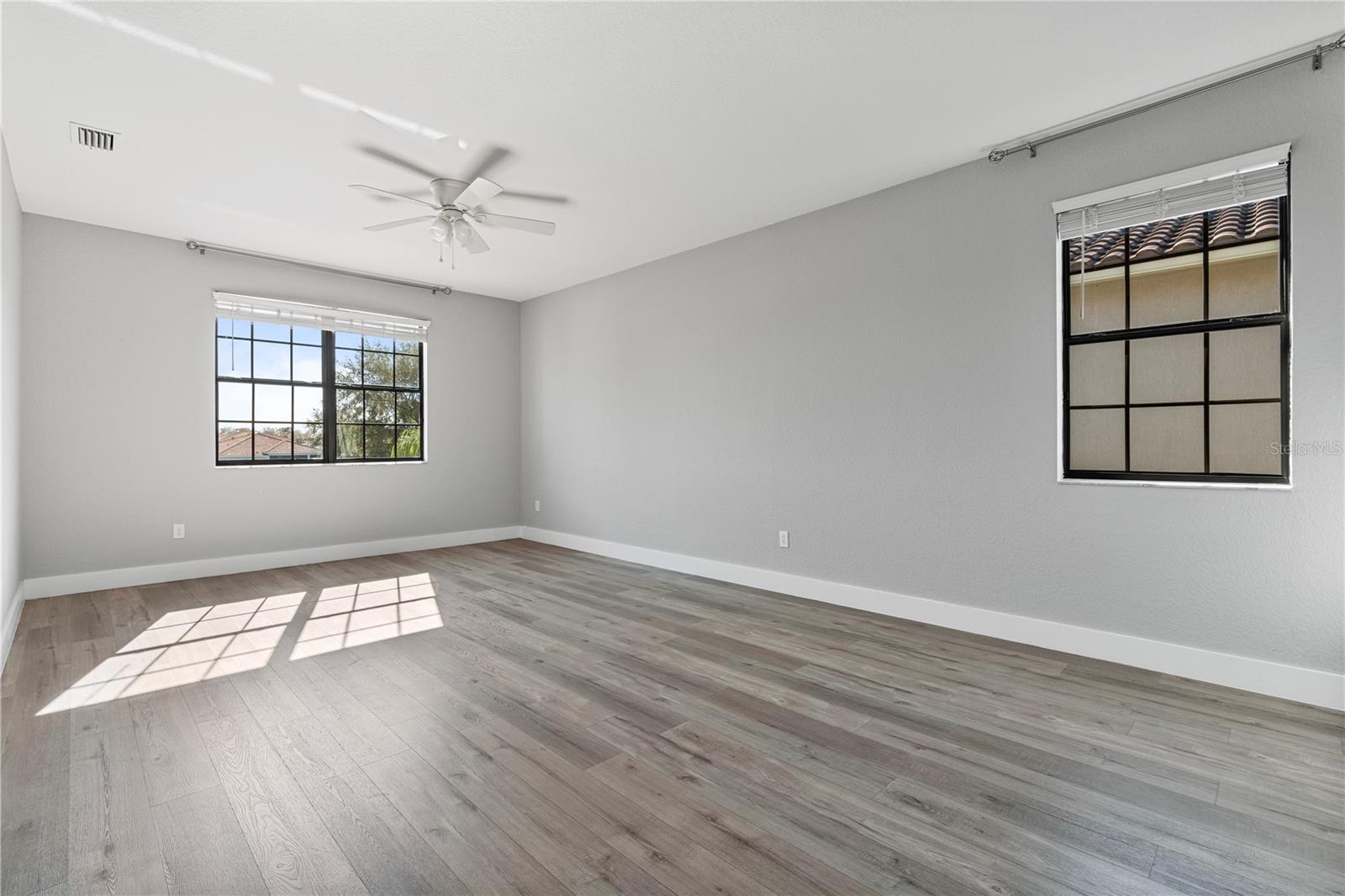 13019 Woodford St Property Photo 43