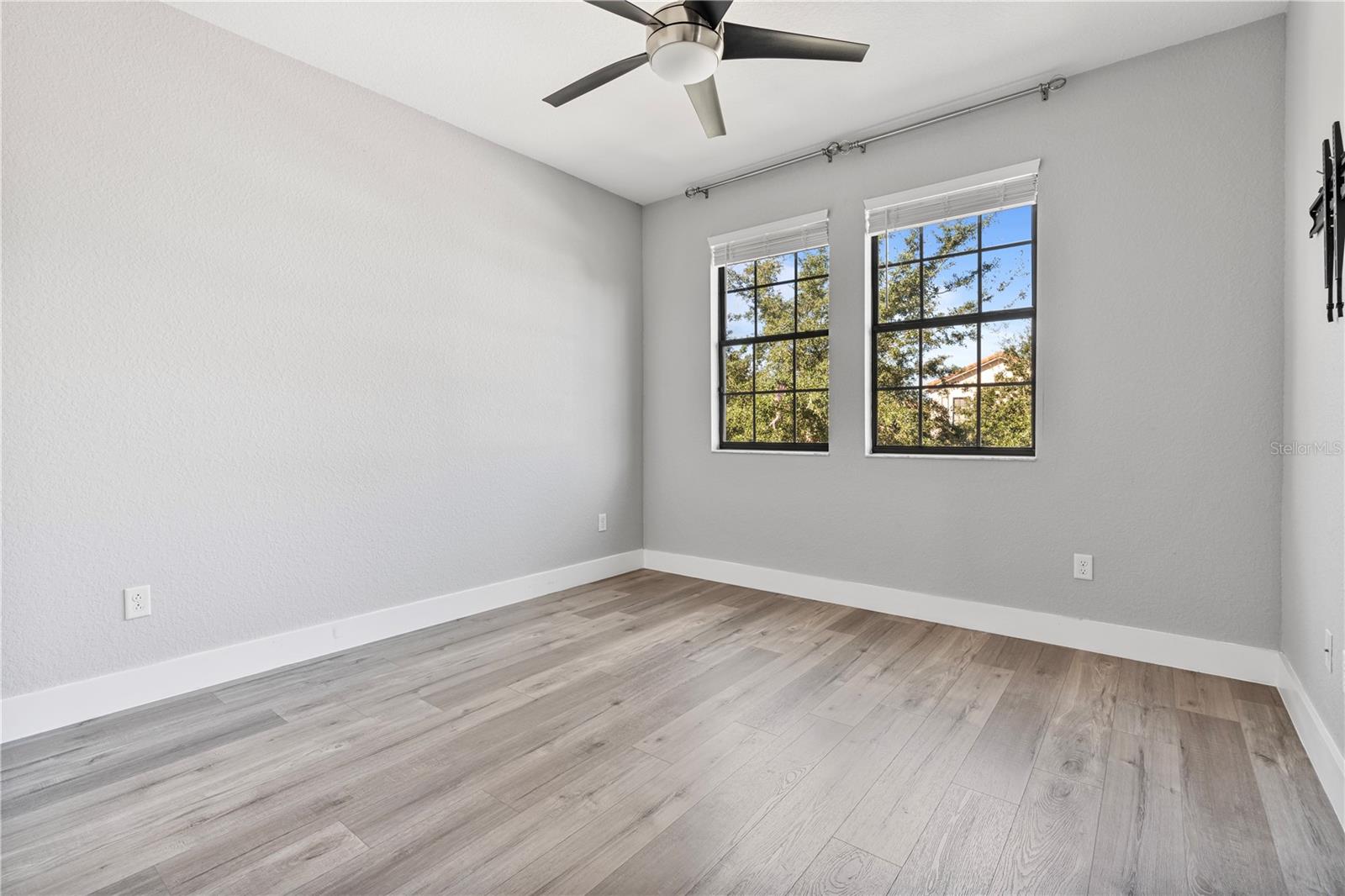 13019 Woodford St Property Photo 45