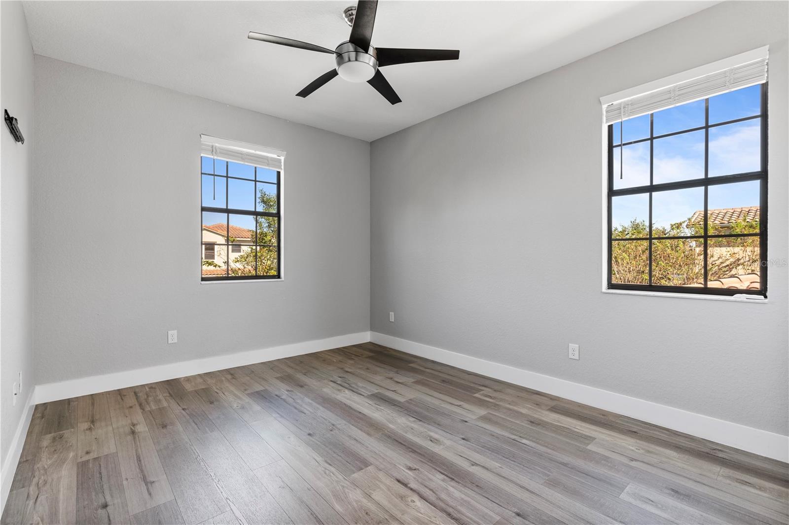 13019 Woodford St Property Photo 46