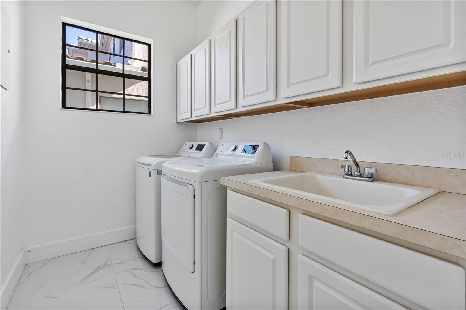 13019 Woodford St Property Photo 52