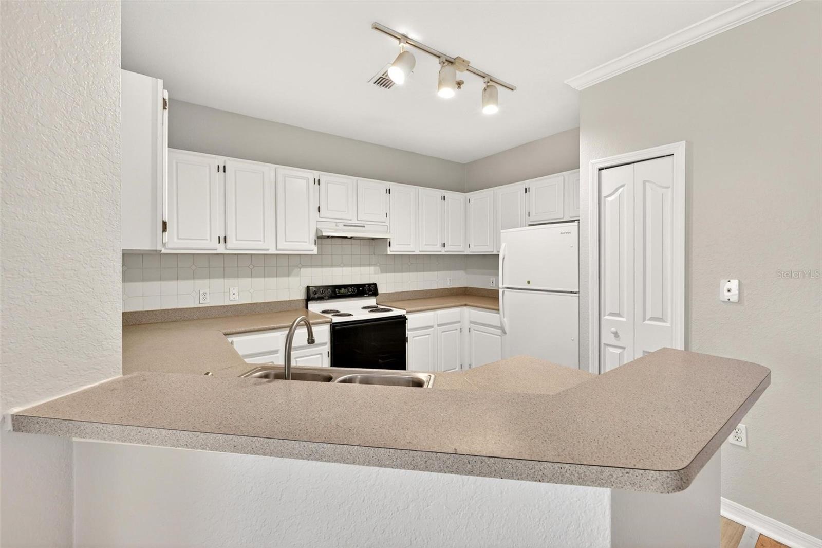 2847 Shadow View Cir #2847 Property Photo 8