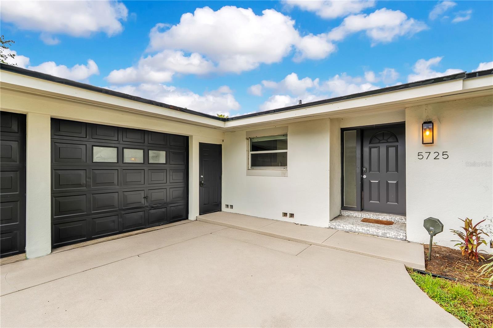 5725 Padgett Cir Property Photo 4