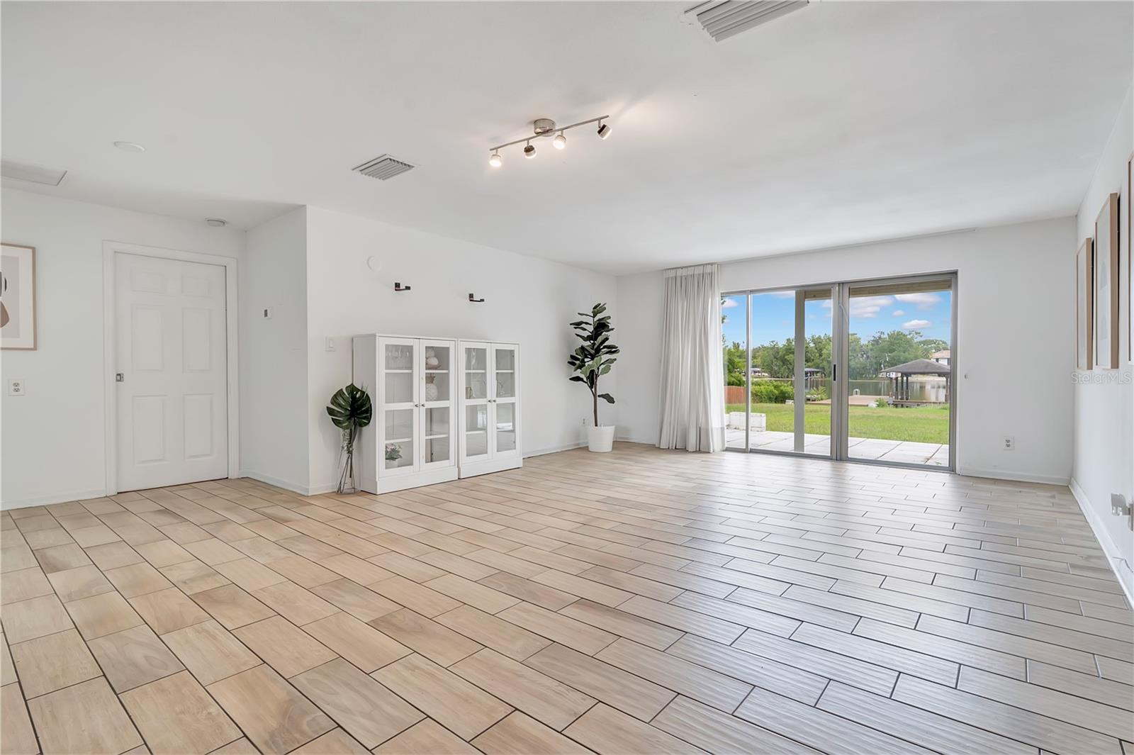 5725 Padgett Cir Property Photo 12