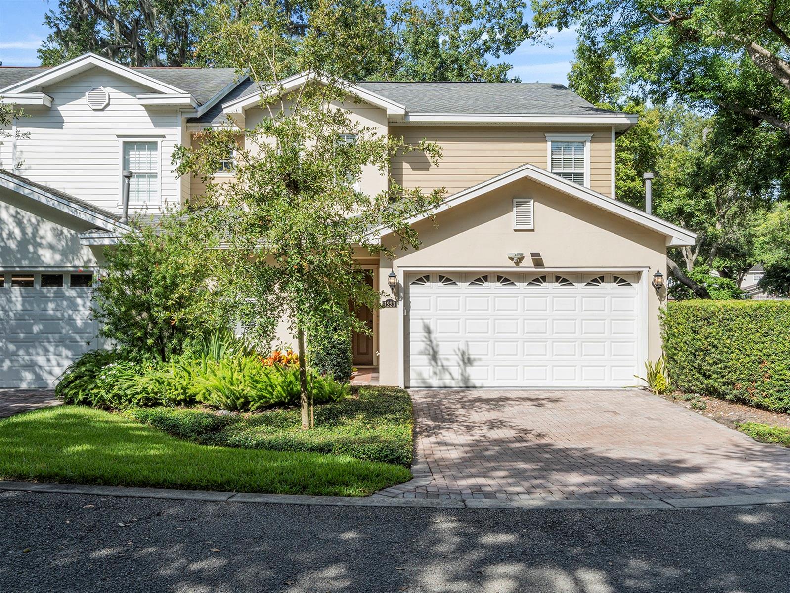 1223 Country Club Oaks Cir Property Photo 2