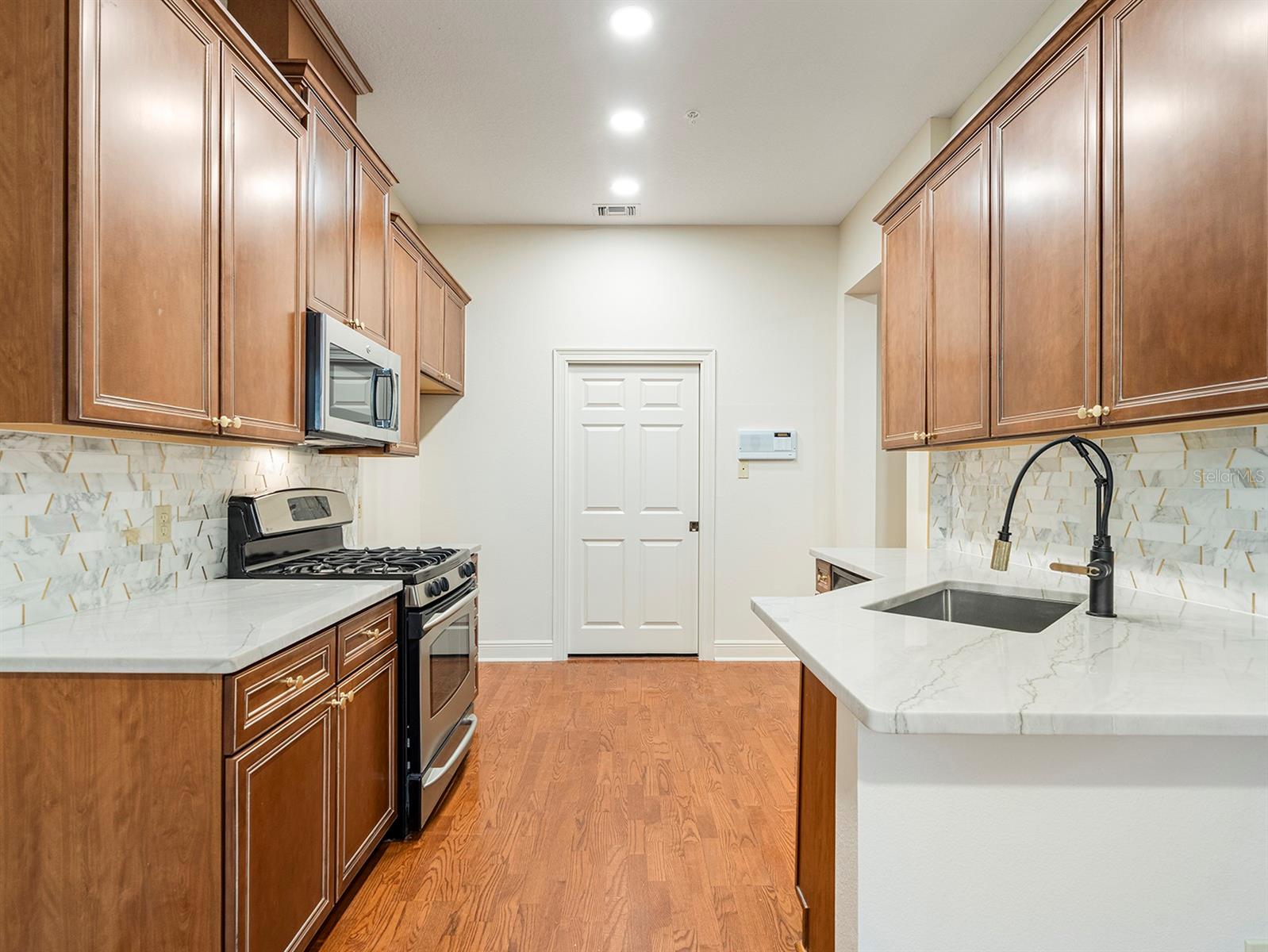 1223 Country Club Oaks Cir Property Photo 5