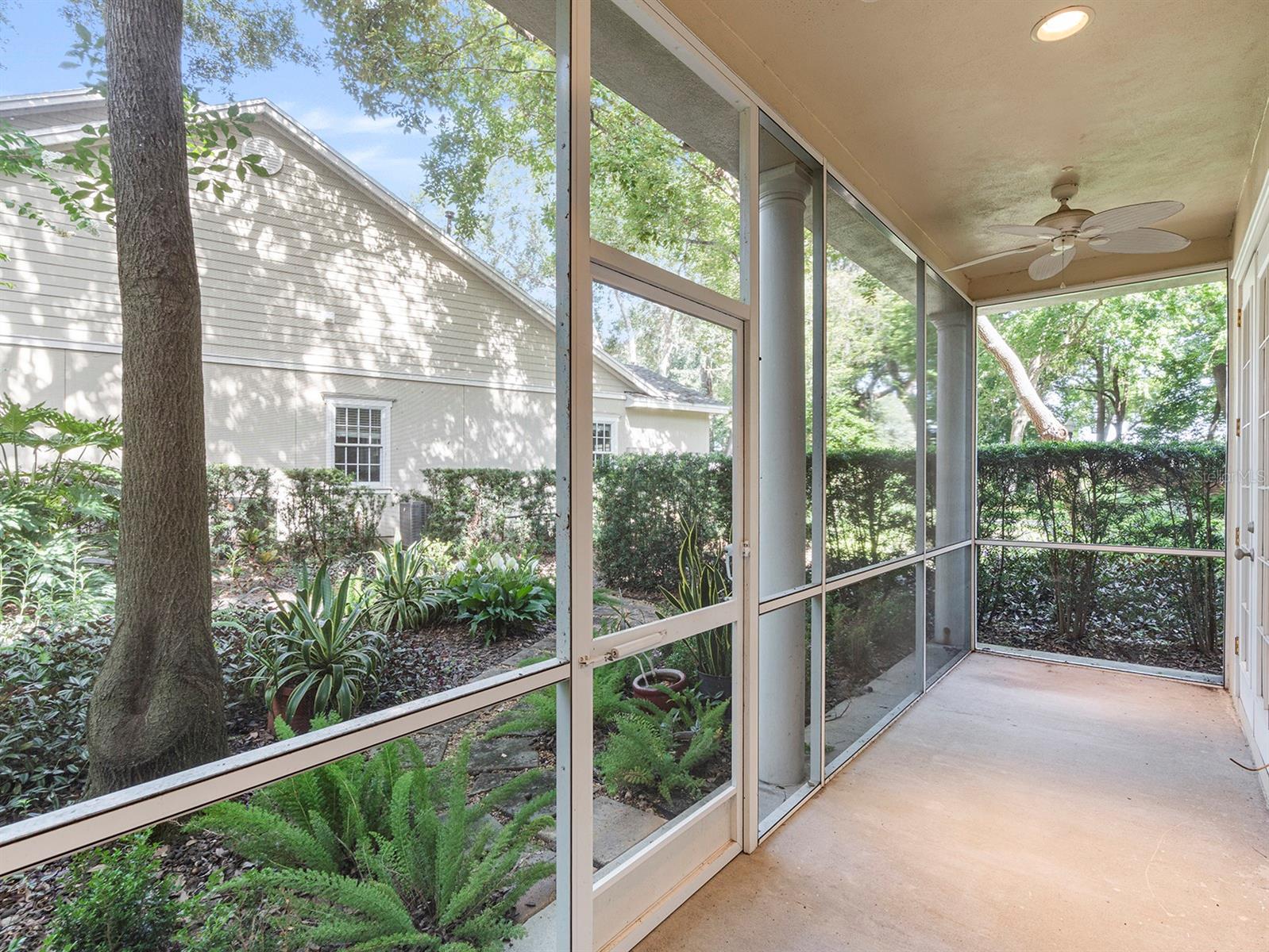 1223 Country Club Oaks Cir Property Photo 12