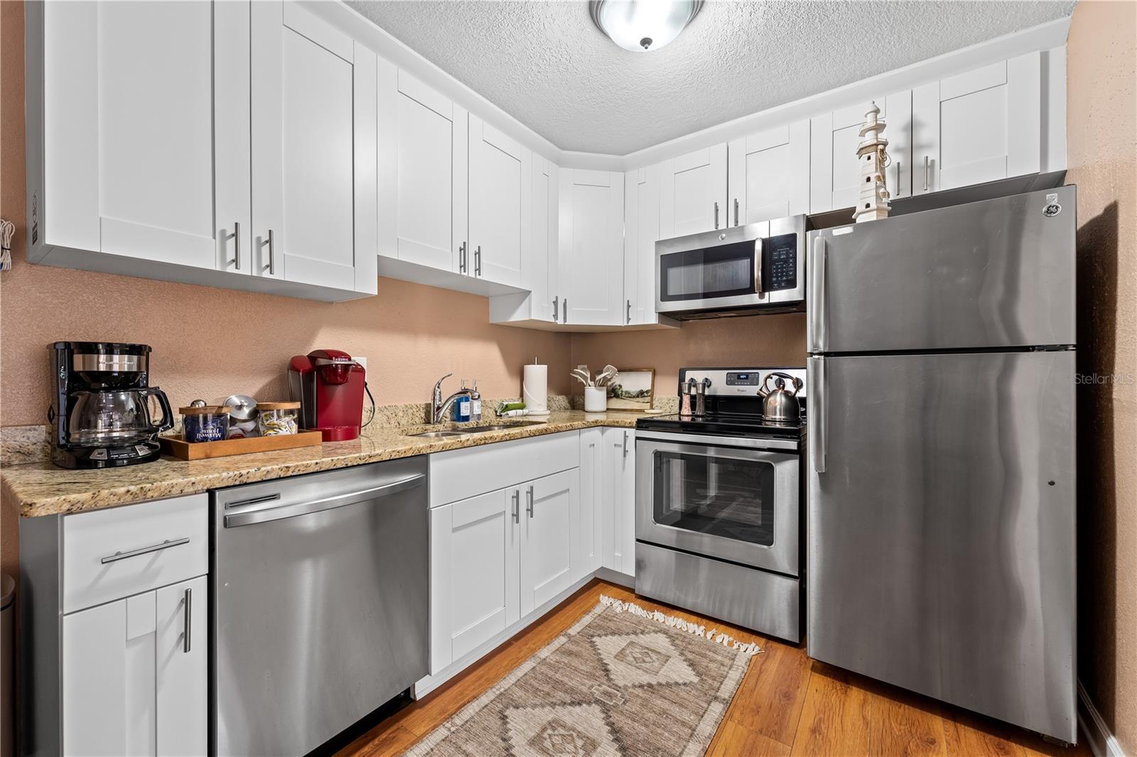 1225 Grove St Property Photo 8