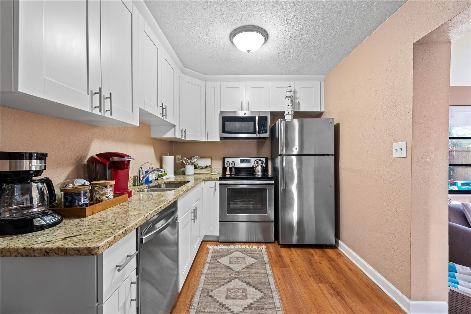 1225 Grove St Property Photo 9