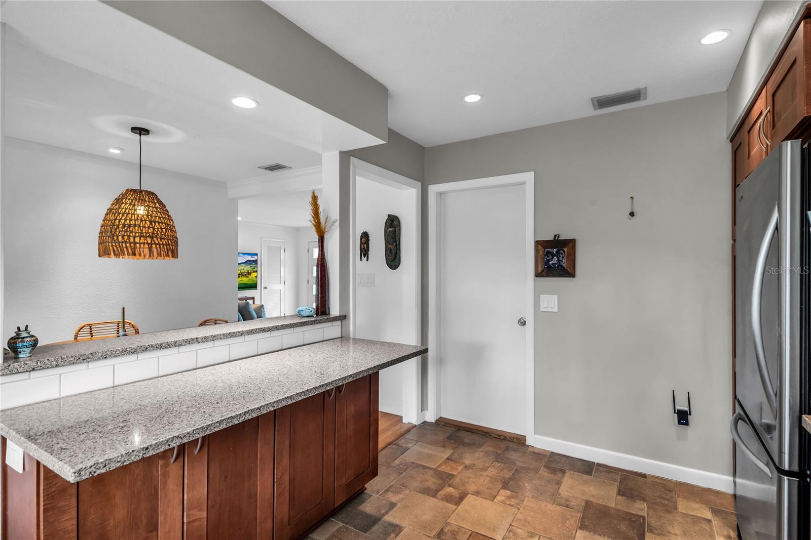 303 E Jersey St Property Photo 10