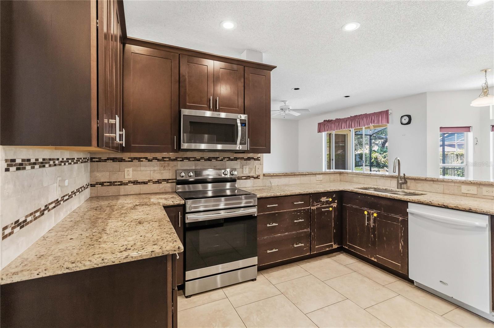 1572 Hunters Stand Run Property Photo 14