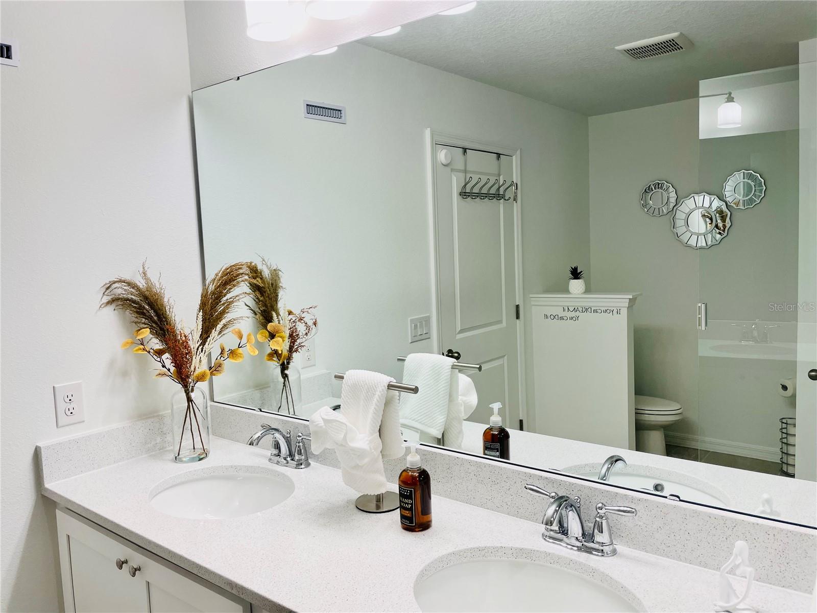 O6415042 Property Photo 26