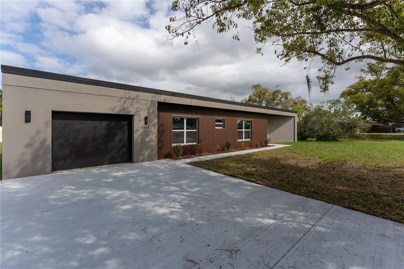 457 Riverview Ave Property Photo 1