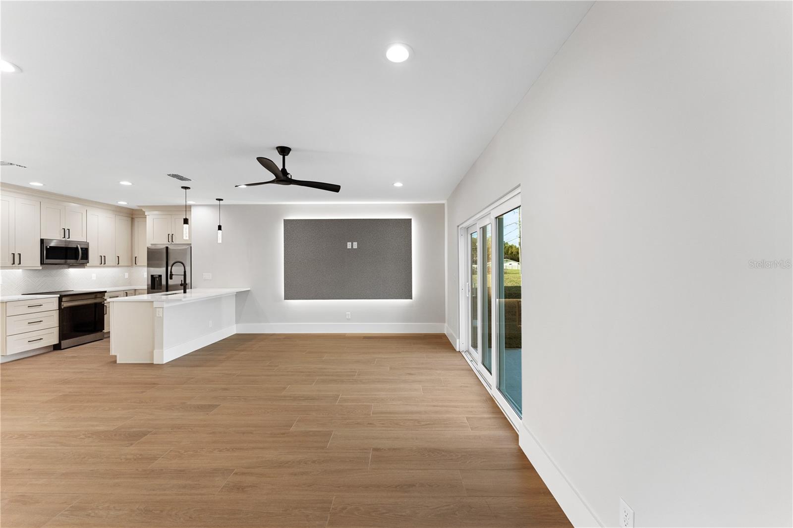 457 Riverview Ave Property Photo 22