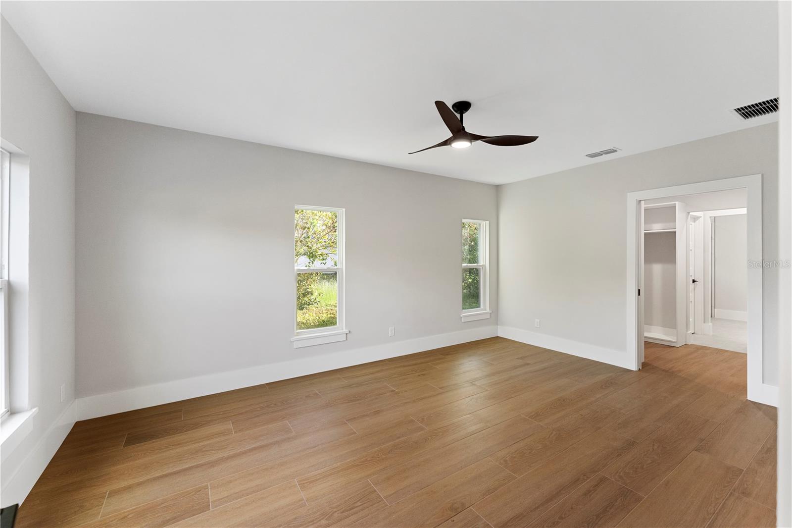 457 Riverview Ave Property Photo 24