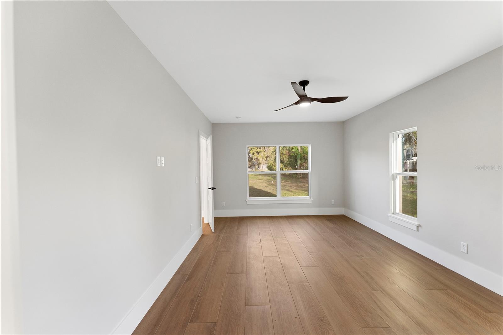 457 Riverview Ave Property Photo 28