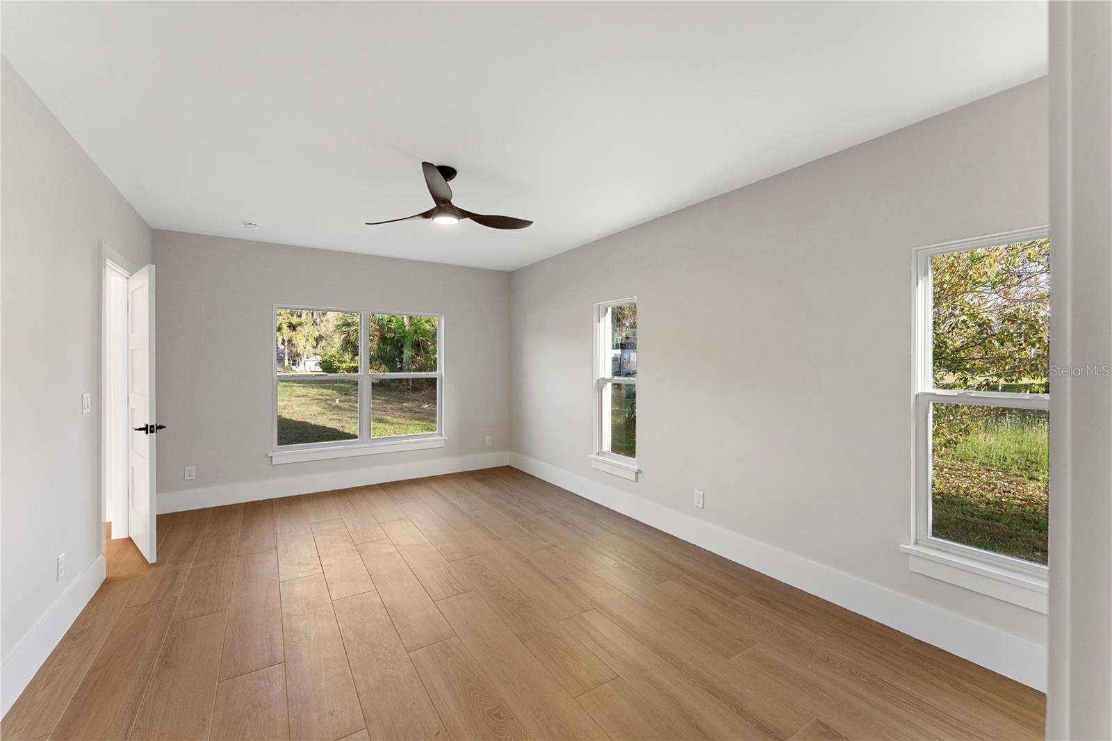 457 Riverview Ave Property Photo 29